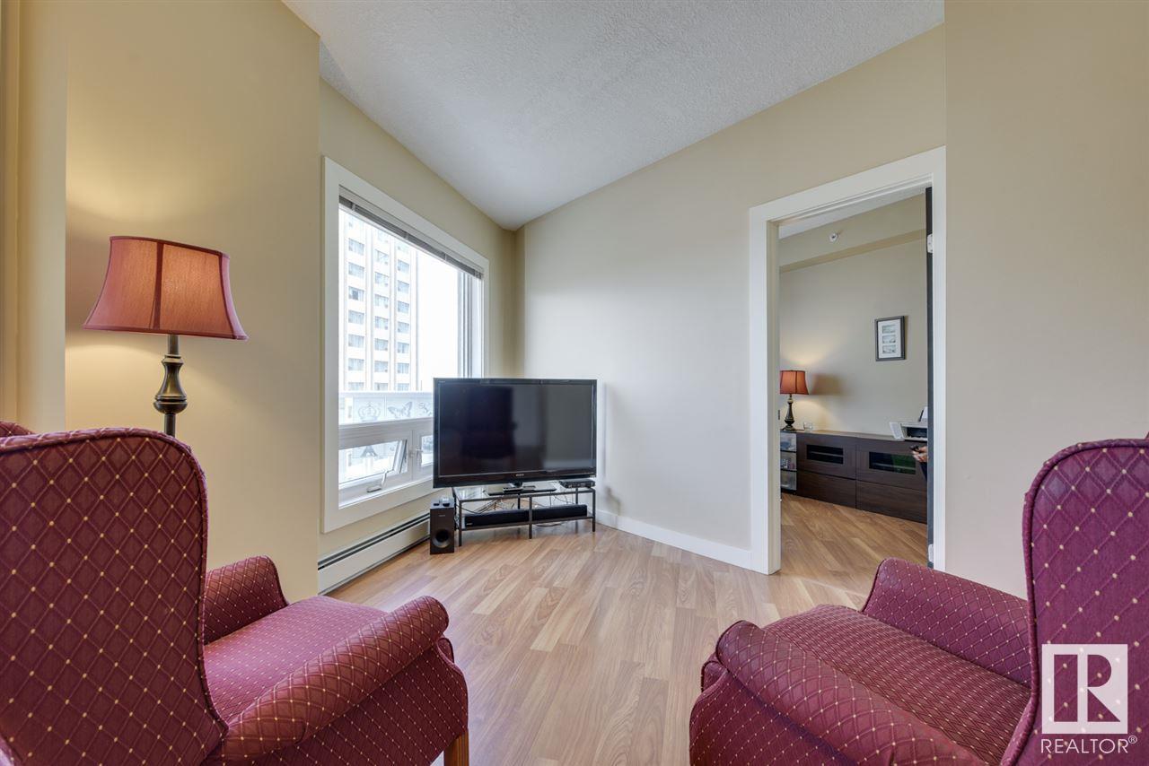#906 10136 104 ST NW