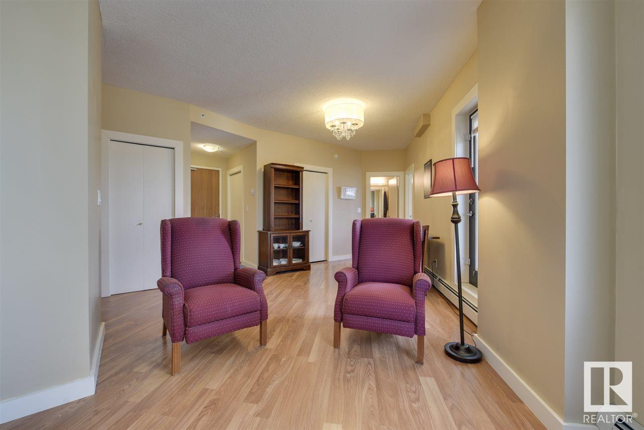 #906 10136 104 ST NW