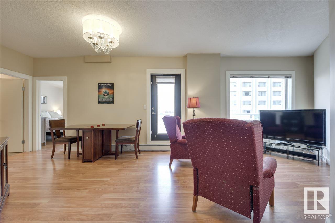 #906 10136 104 ST NW