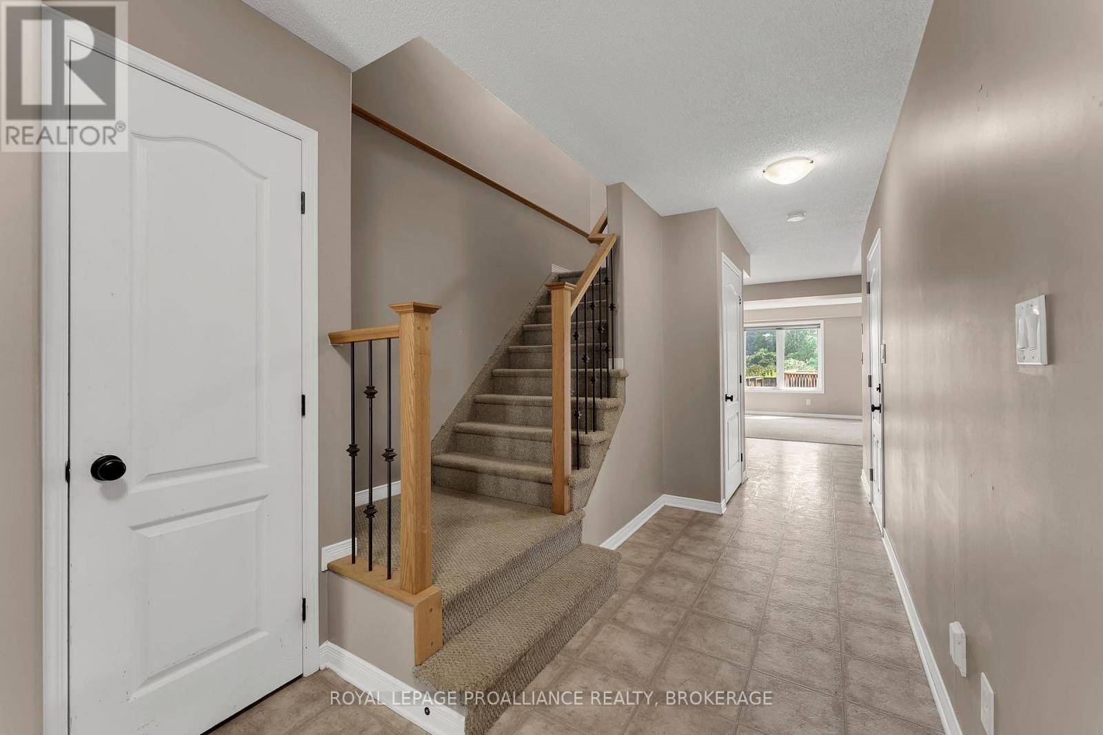 1576 CRIMSON CRESCENT