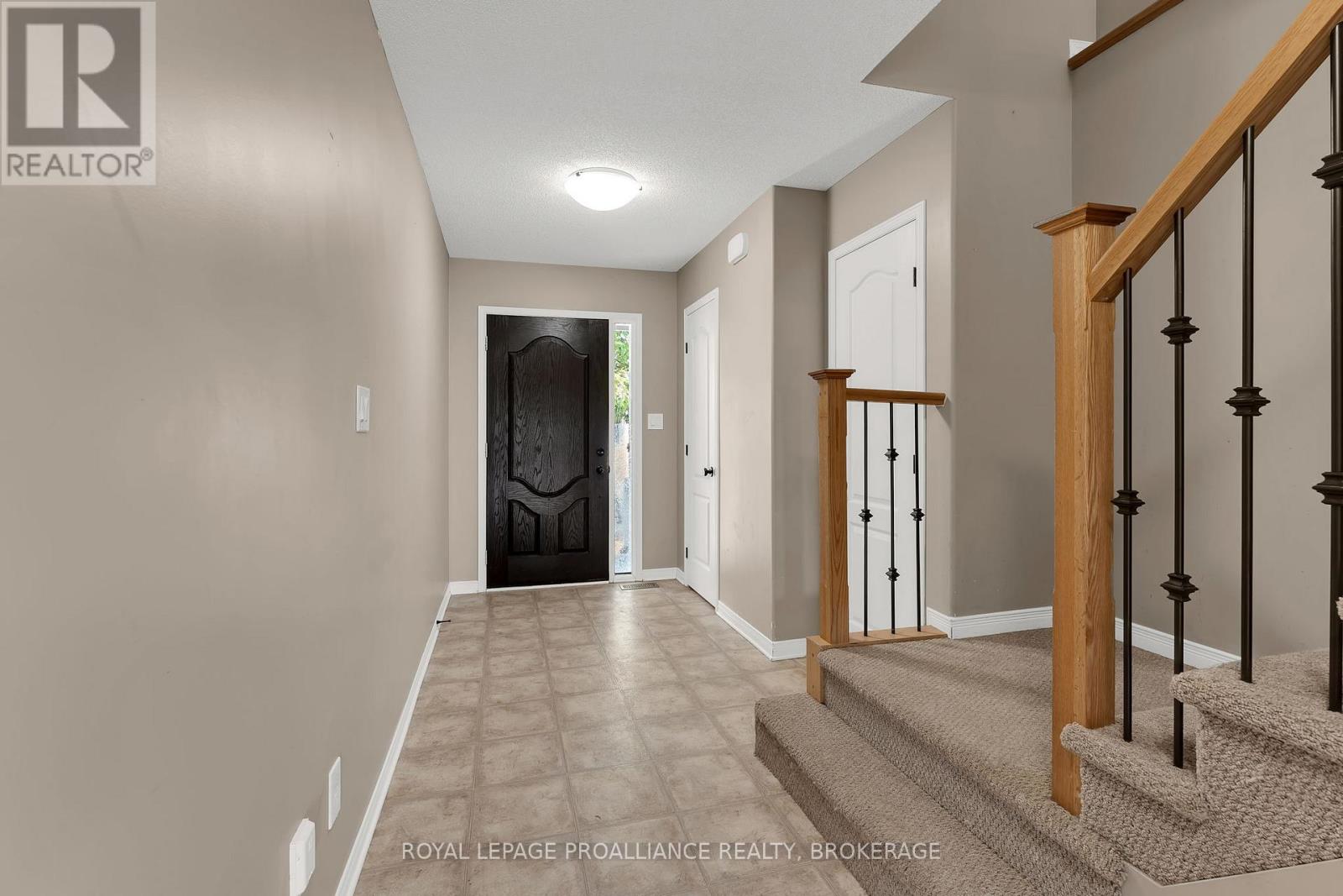 1576 CRIMSON CRESCENT