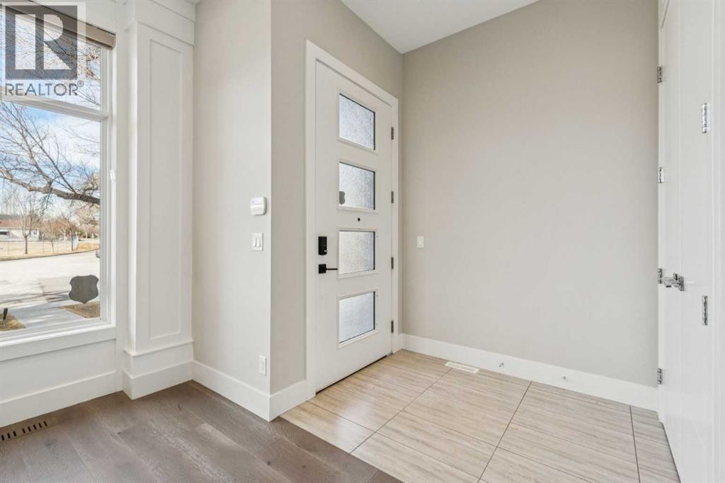 1104A Regent Crescent NE