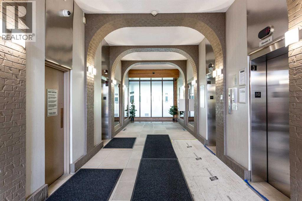 208, 4944 Dalton Drive NW