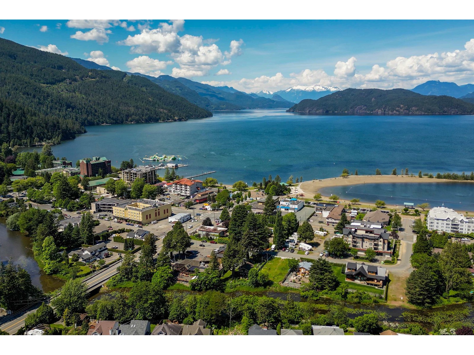260 CEDAR AVENUE|Harrison Hot Springs