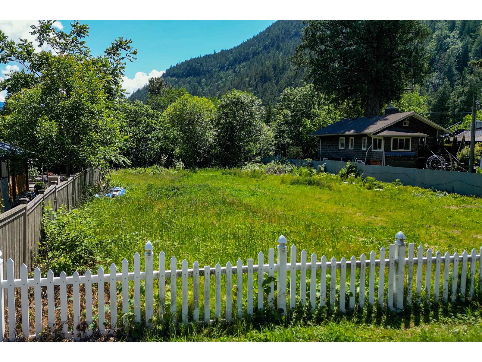 260 CEDAR AVENUE|Harrison Hot Springs