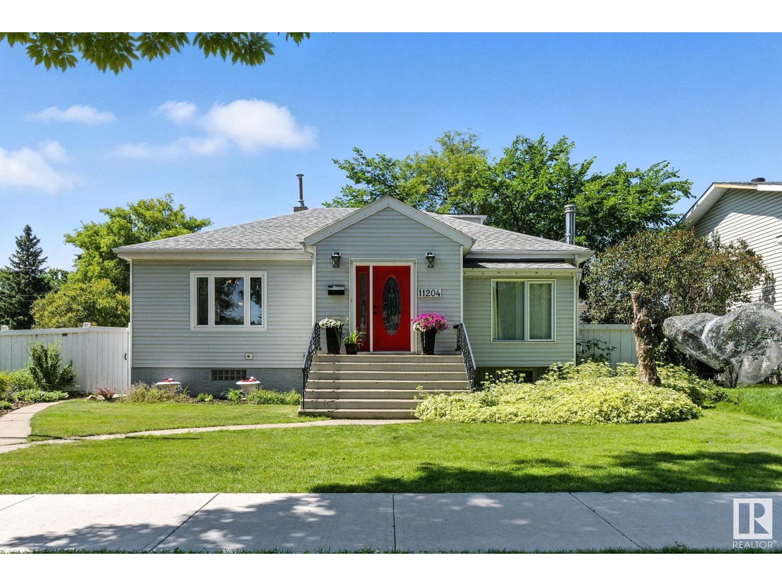 11204 61 ST NW