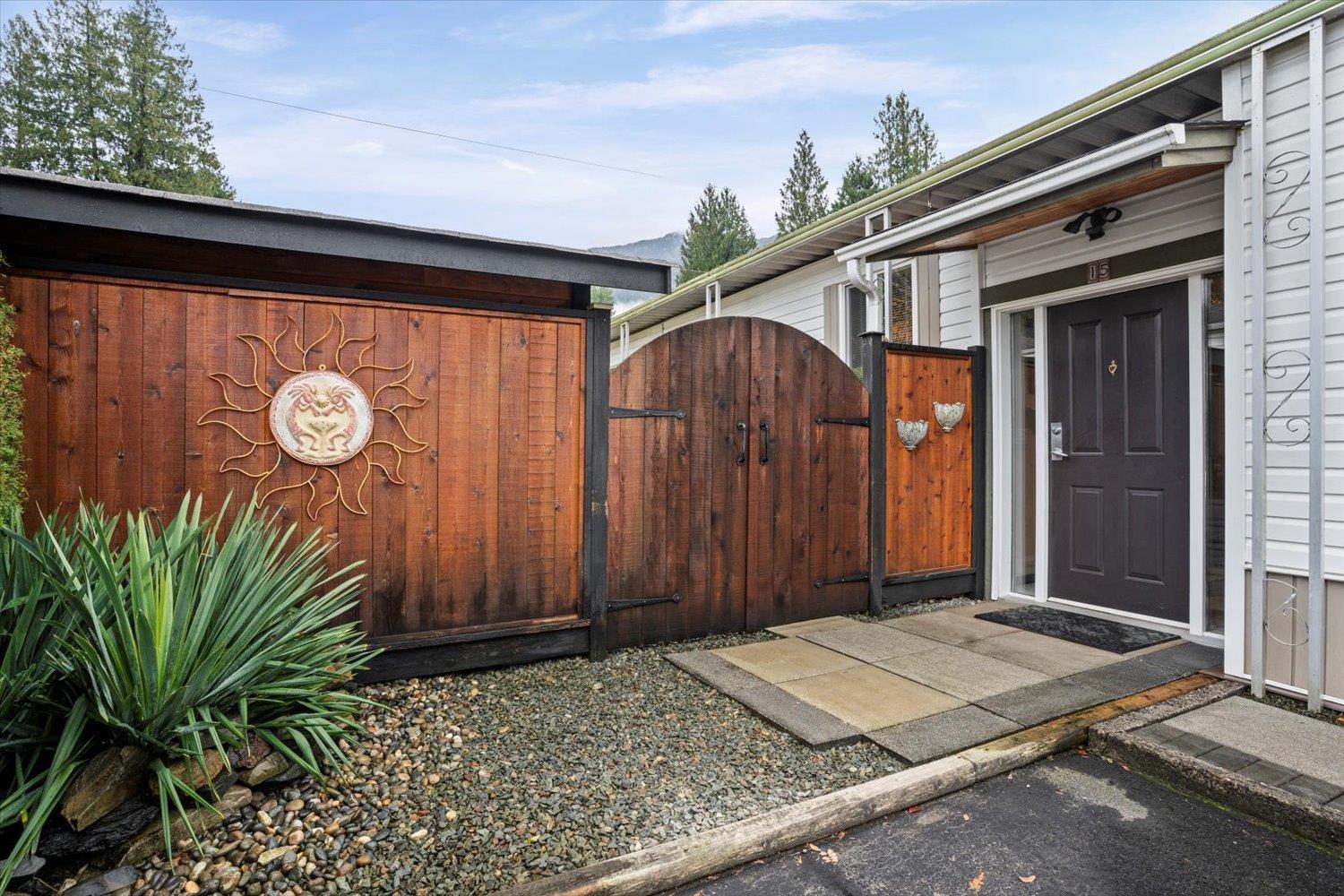 15 52324 YALE ROAD|Rosedale