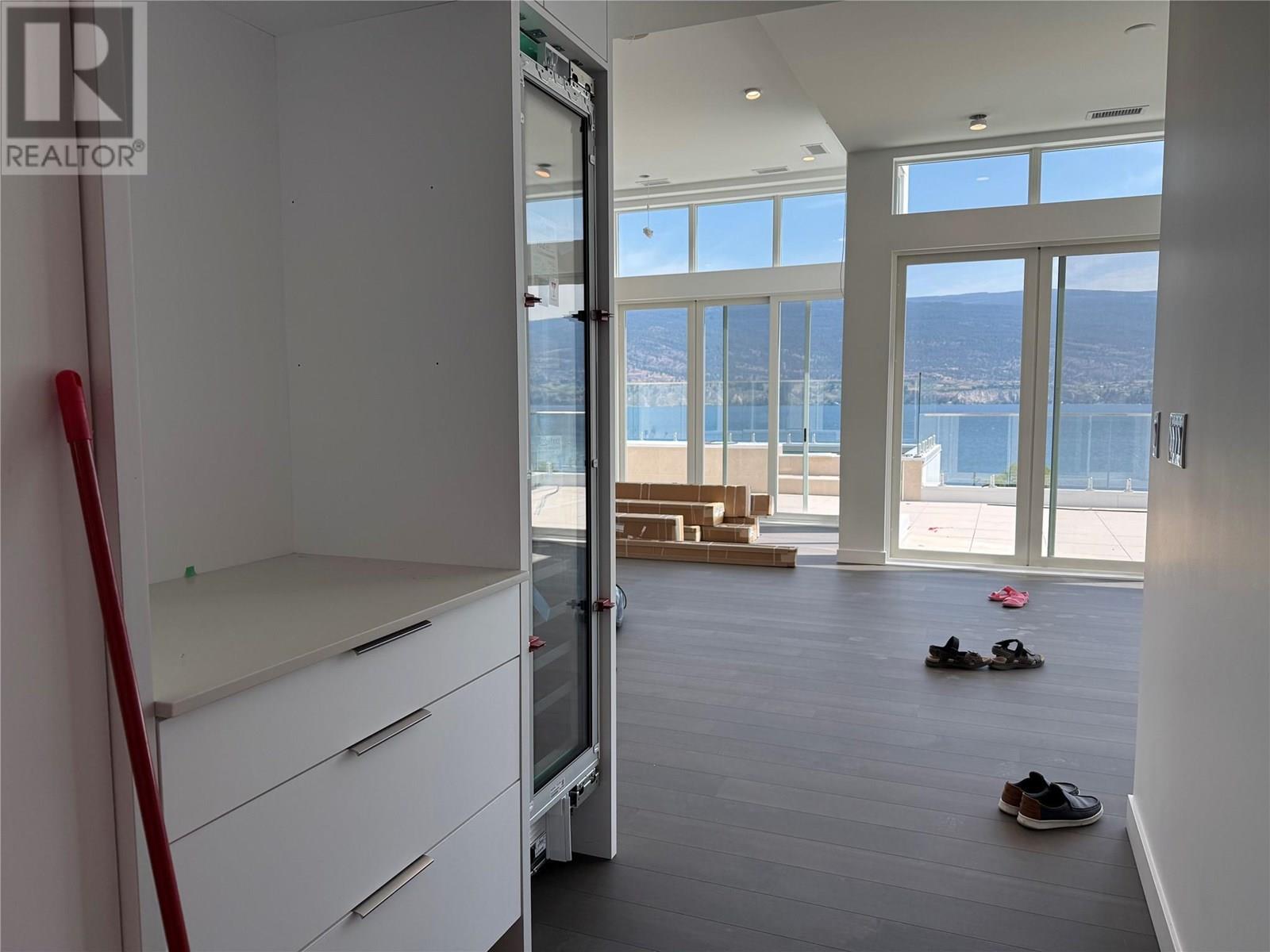 13415 Lakeshore Drive S Unit# PH2 (602)