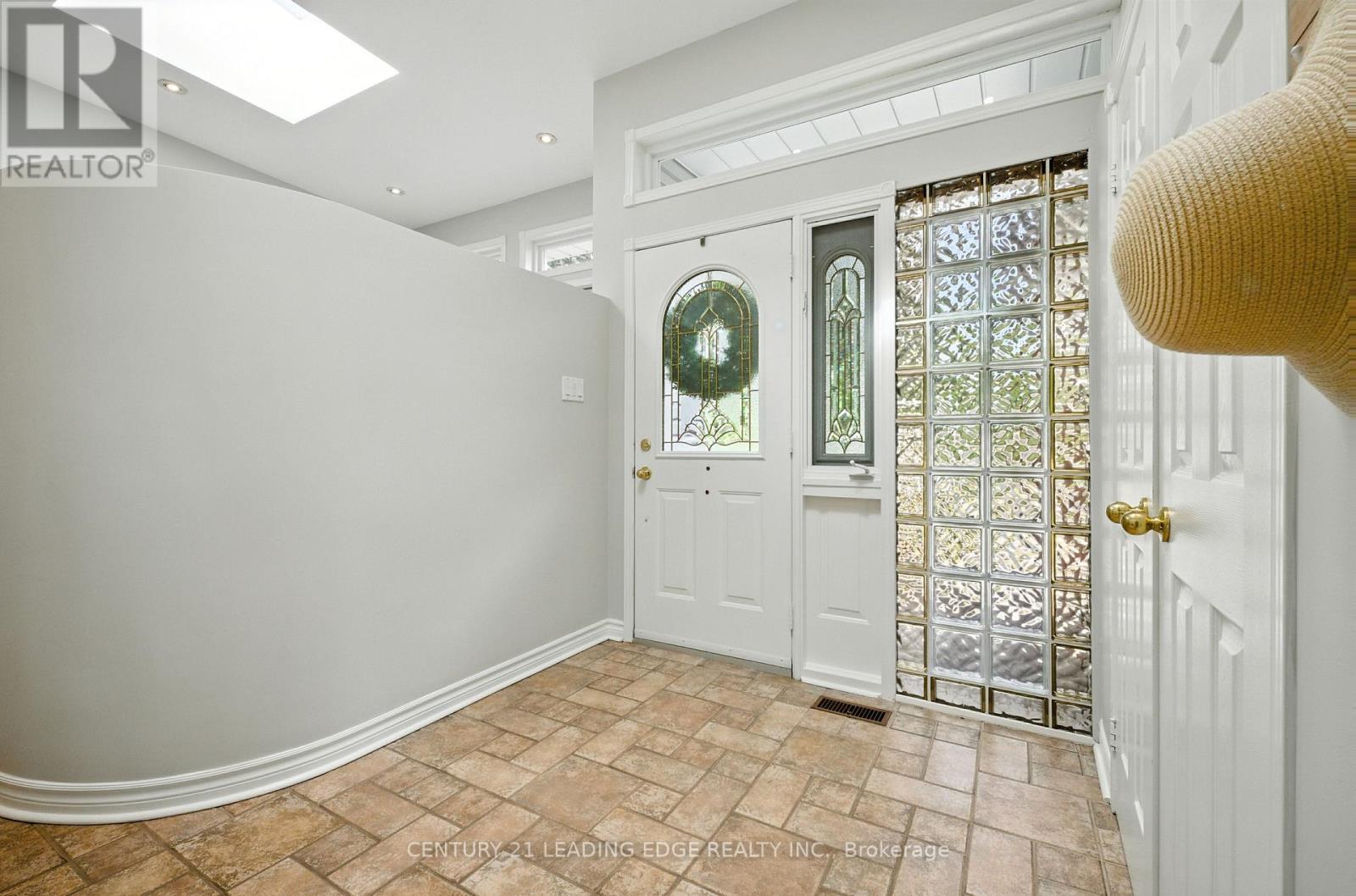 16 BURNINGHAM CRESCENT