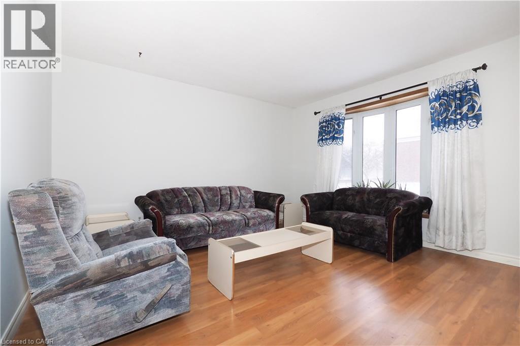10 BALFOUR Crescent