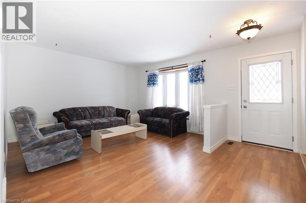 10 BALFOUR Crescent