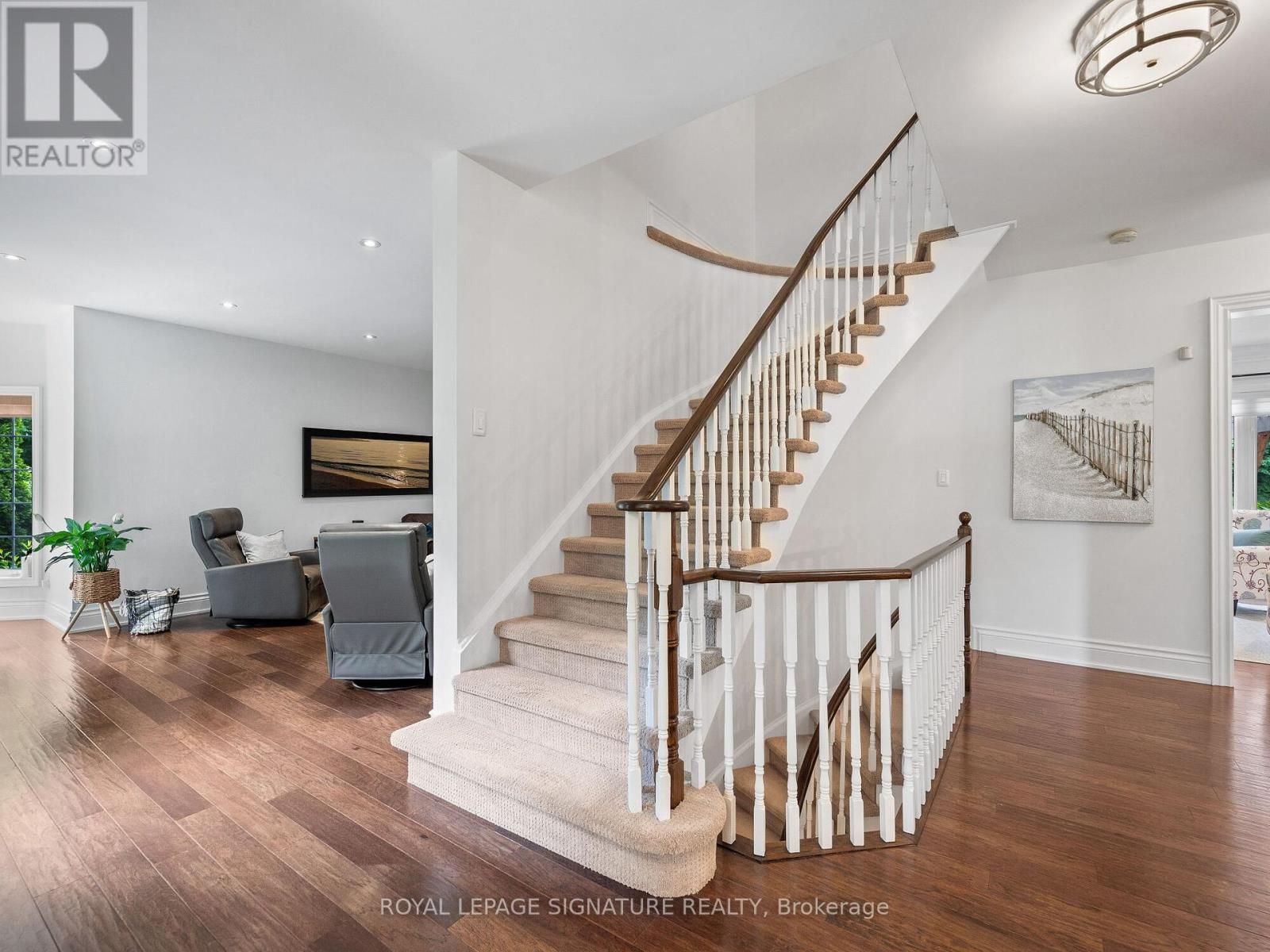 10 FOREST RIDGE CRESCENT