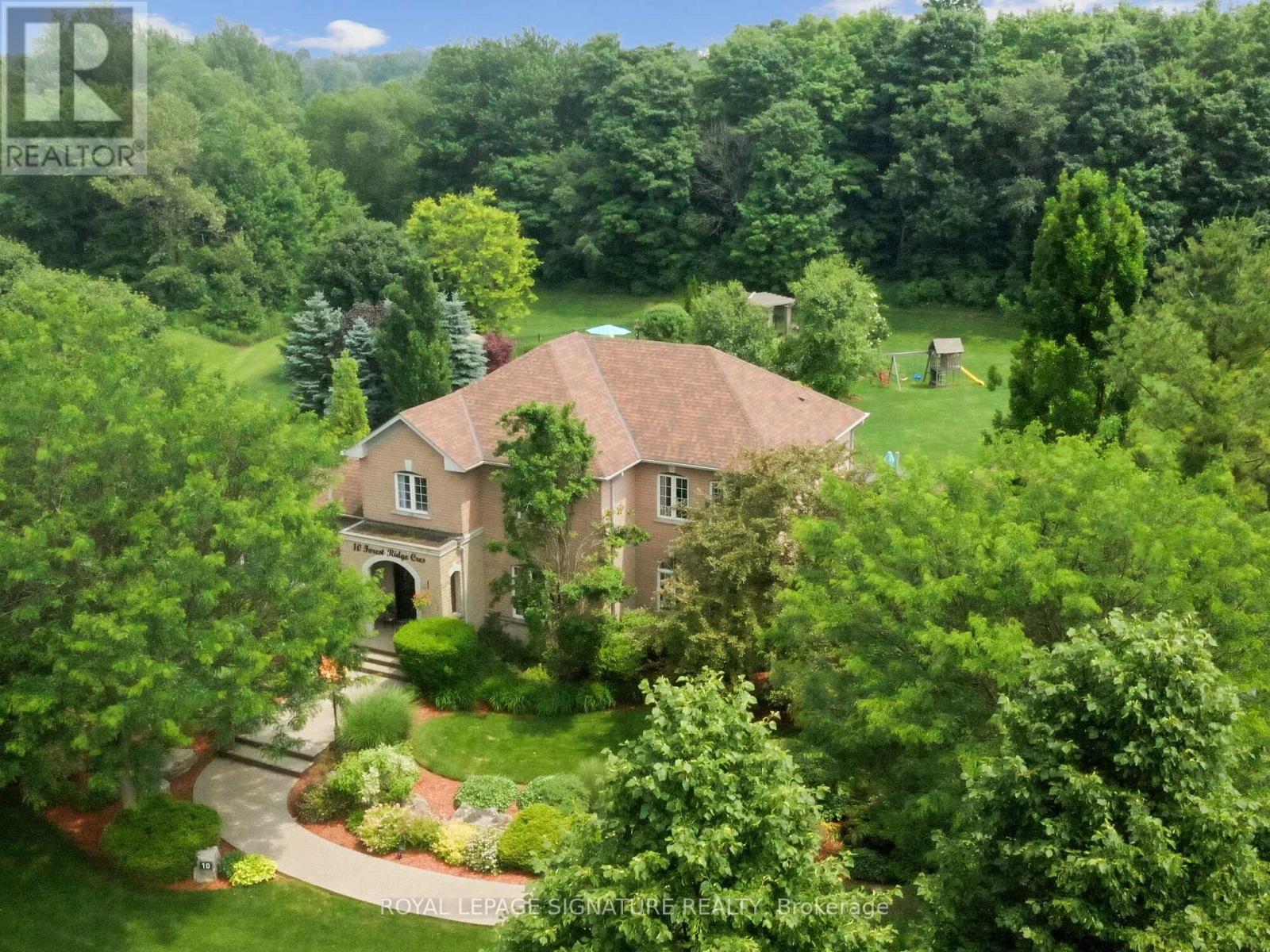 10 FOREST RIDGE CRESCENT