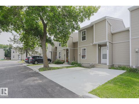606 SADDLEBACK RD NW Edmonton AB T6J4Z3