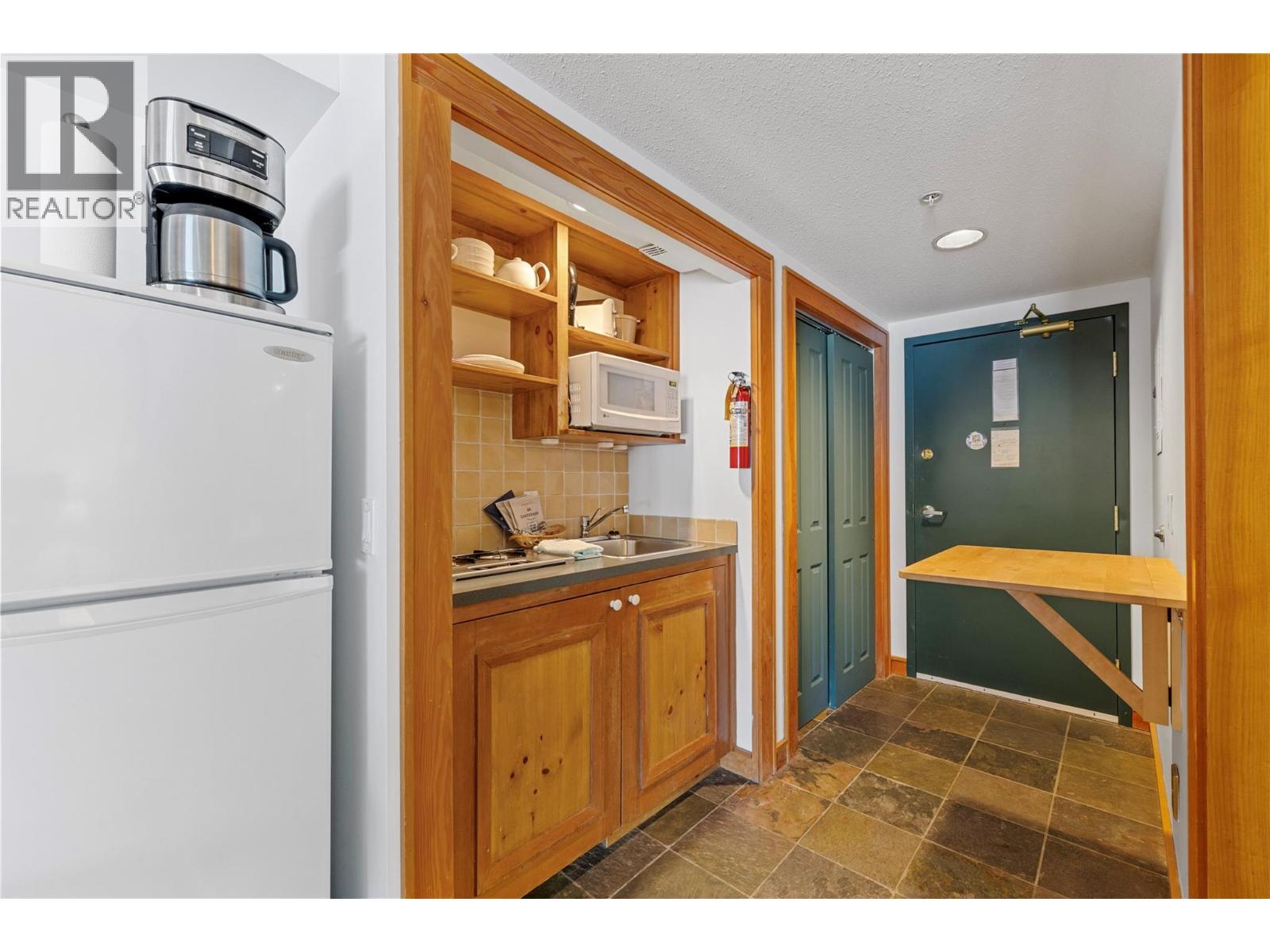 5275 Big White Road Unit# 215