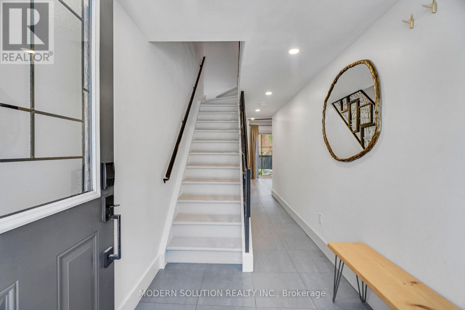 9 DOUVILLE COURT