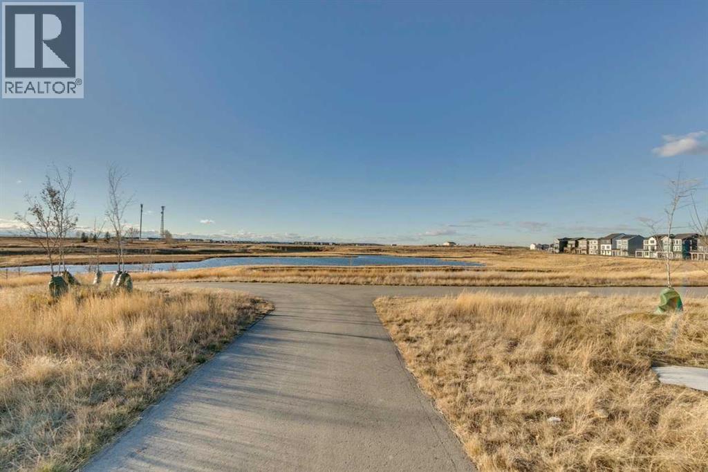 290 Hotchkiss Common SE