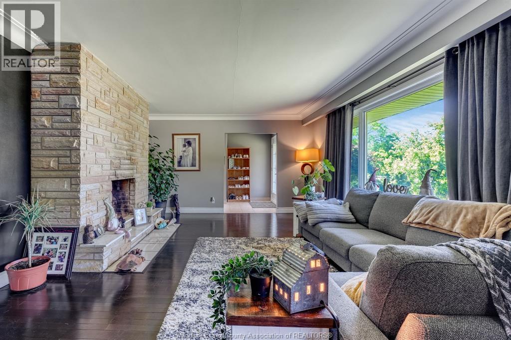 1235 Gesto Sideroad