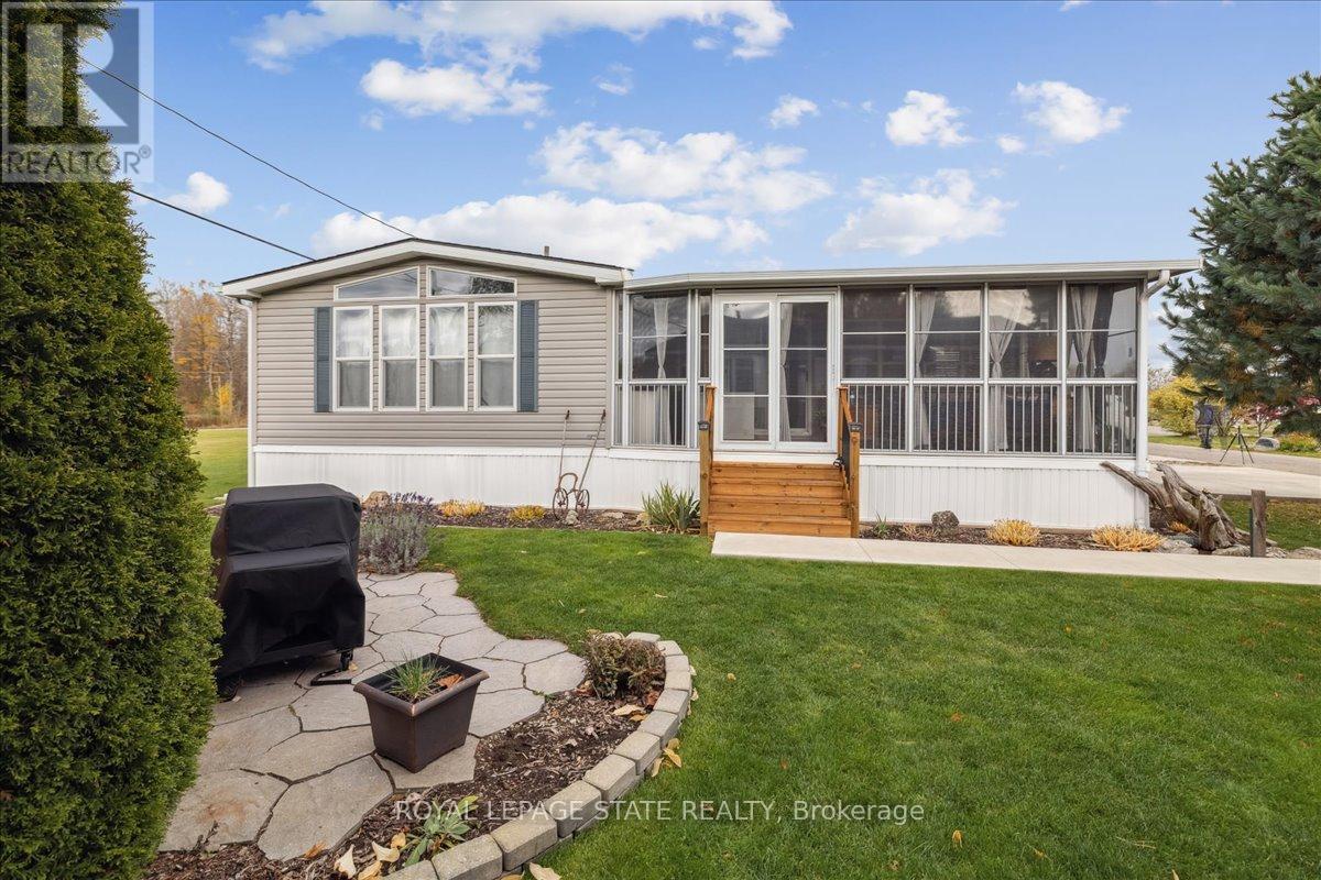 Photo 1 of 38 — 13 SPRUCE - 4449 MILBUROUGH LINE Unit 13 Spruce, Burlington, ON L7P0C5