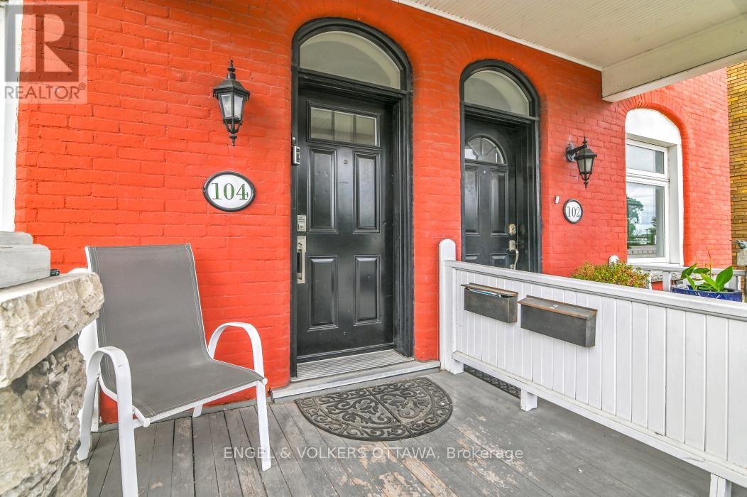 1 - 104 KING EDWARD AVENUE