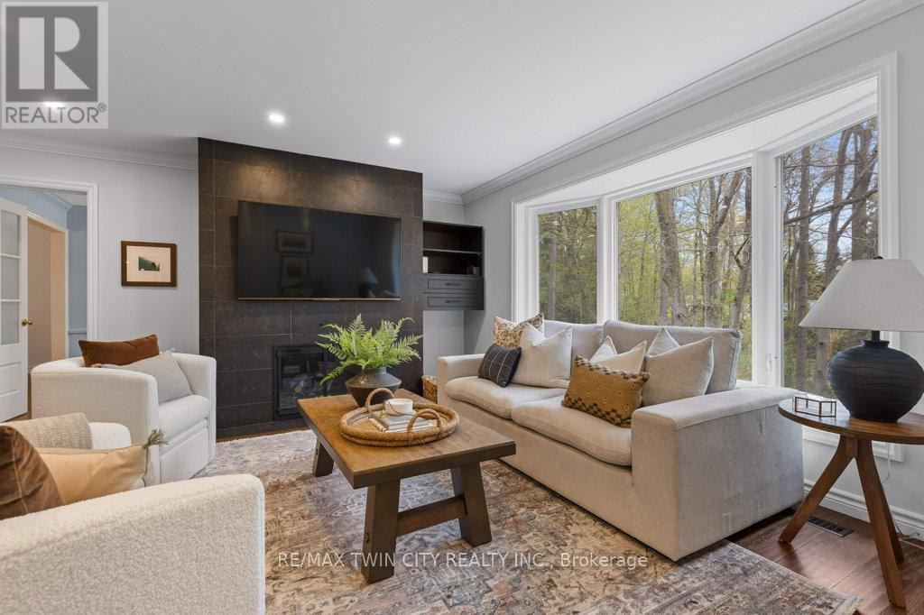 302 SHAKESPEARE DRIVE