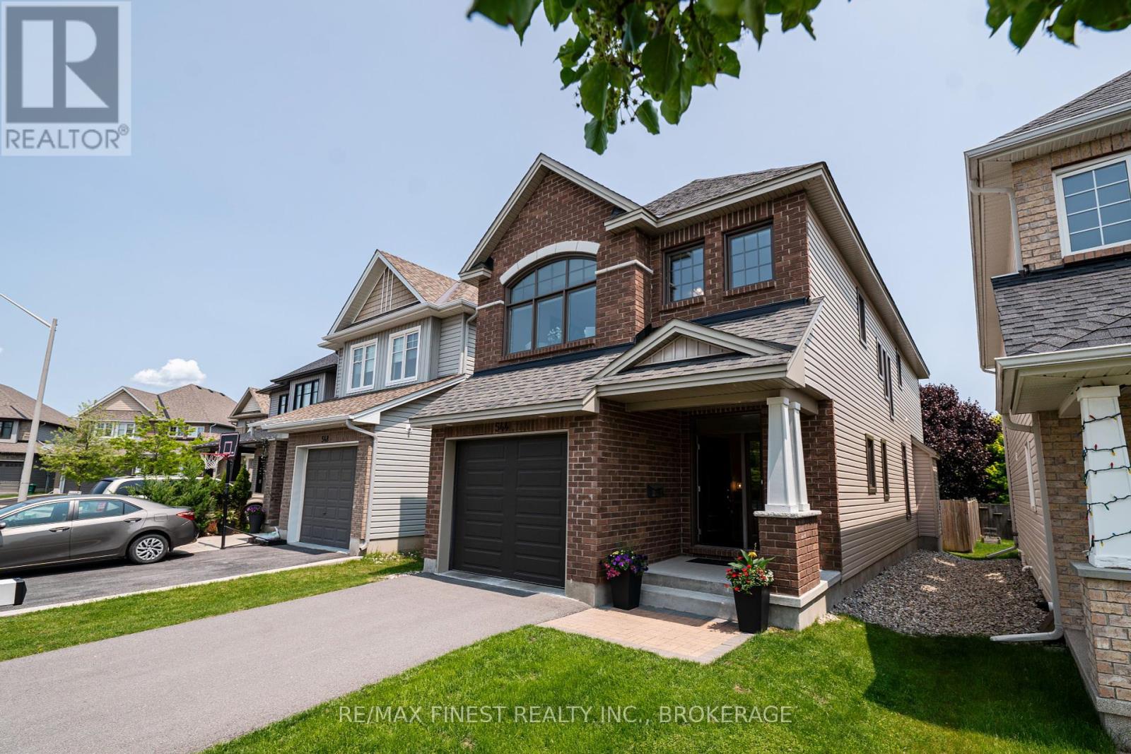 544 SAVANNAH COURT