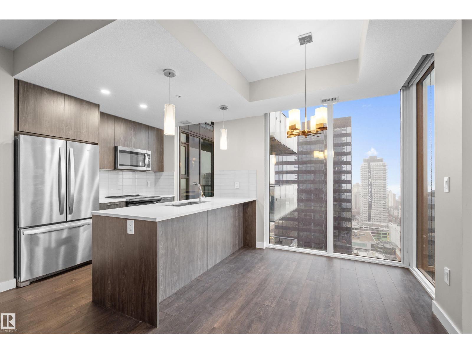 #2201 10180 103 ST NW