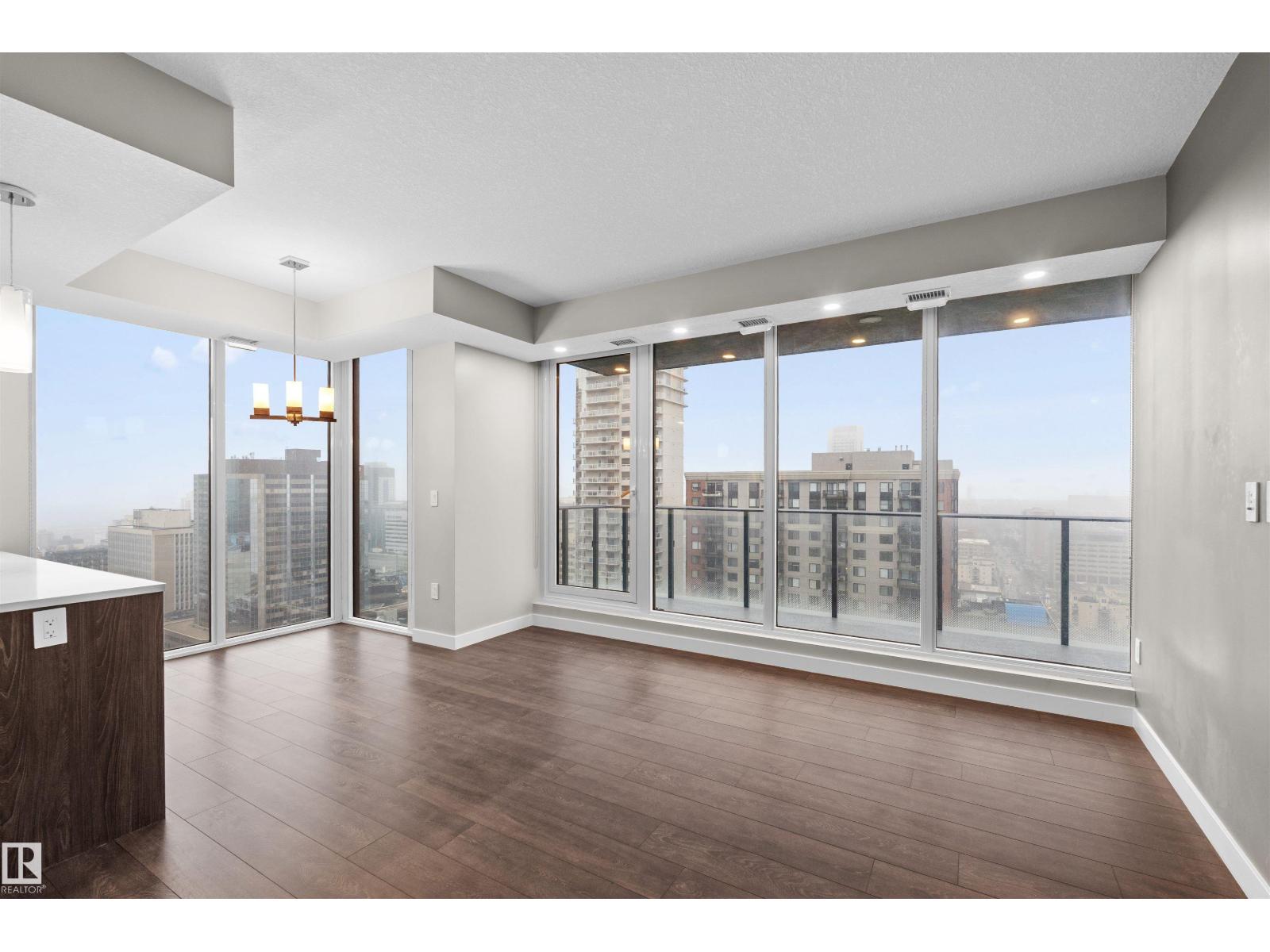 #2201 10180 103 ST NW