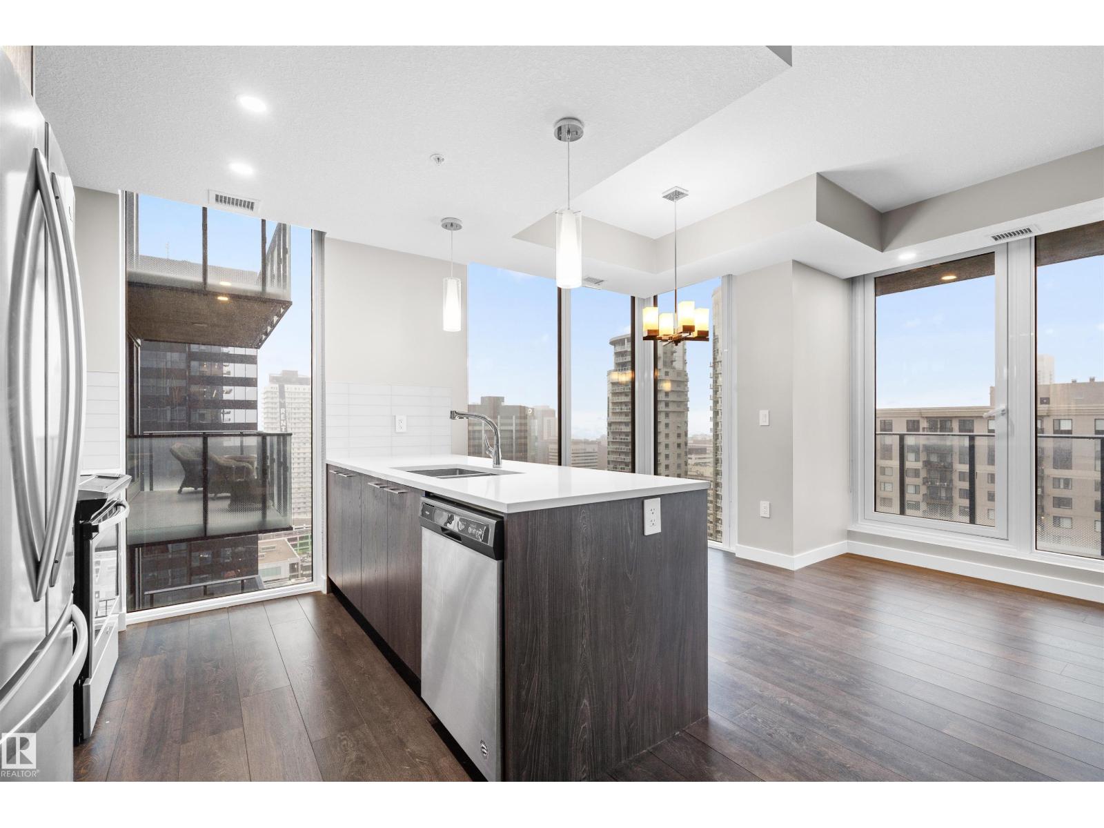 #2201 10180 103 ST NW