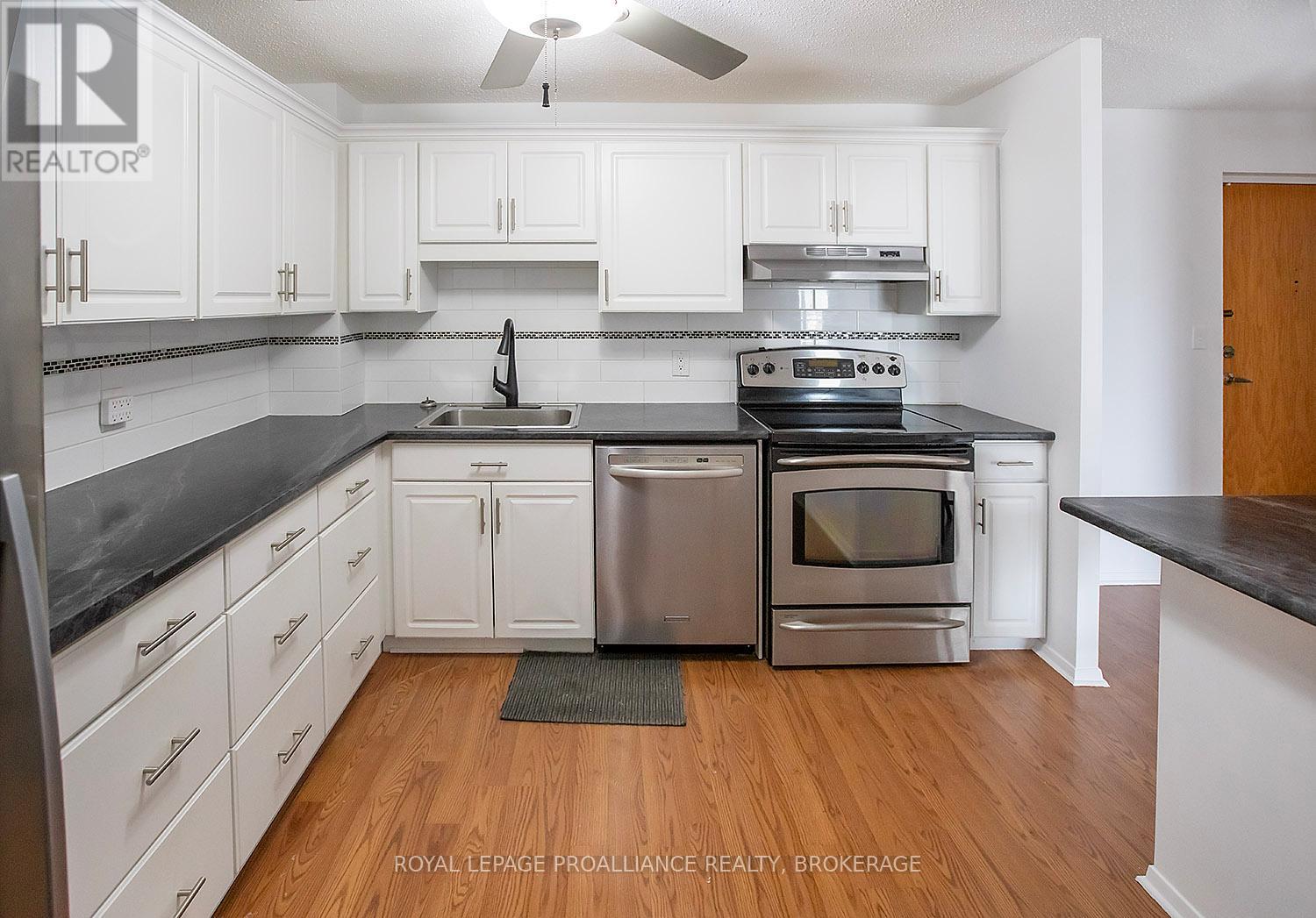 305 - 120 BARRETT COURT