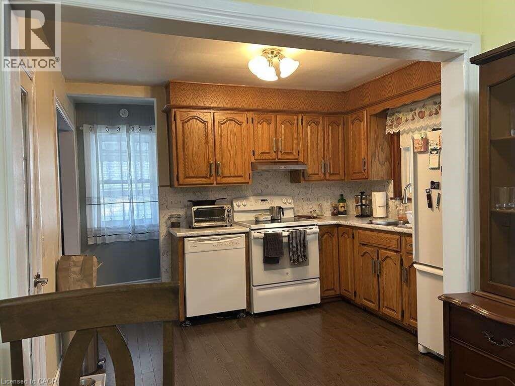 11 JAMES Avenue