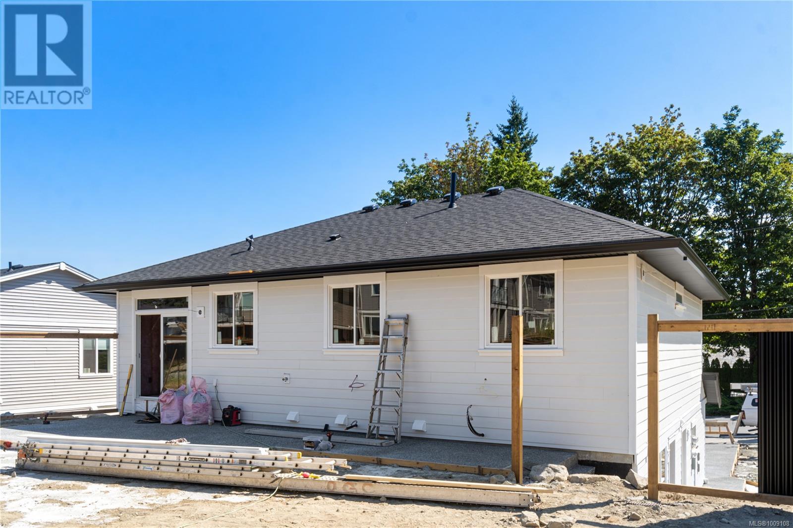 824 Russell Rd