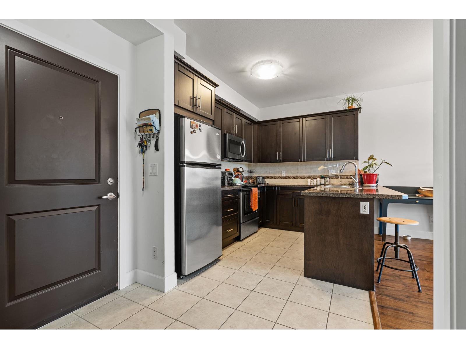 216 46262 FIRST AVENUE|Chilliwack Proper East