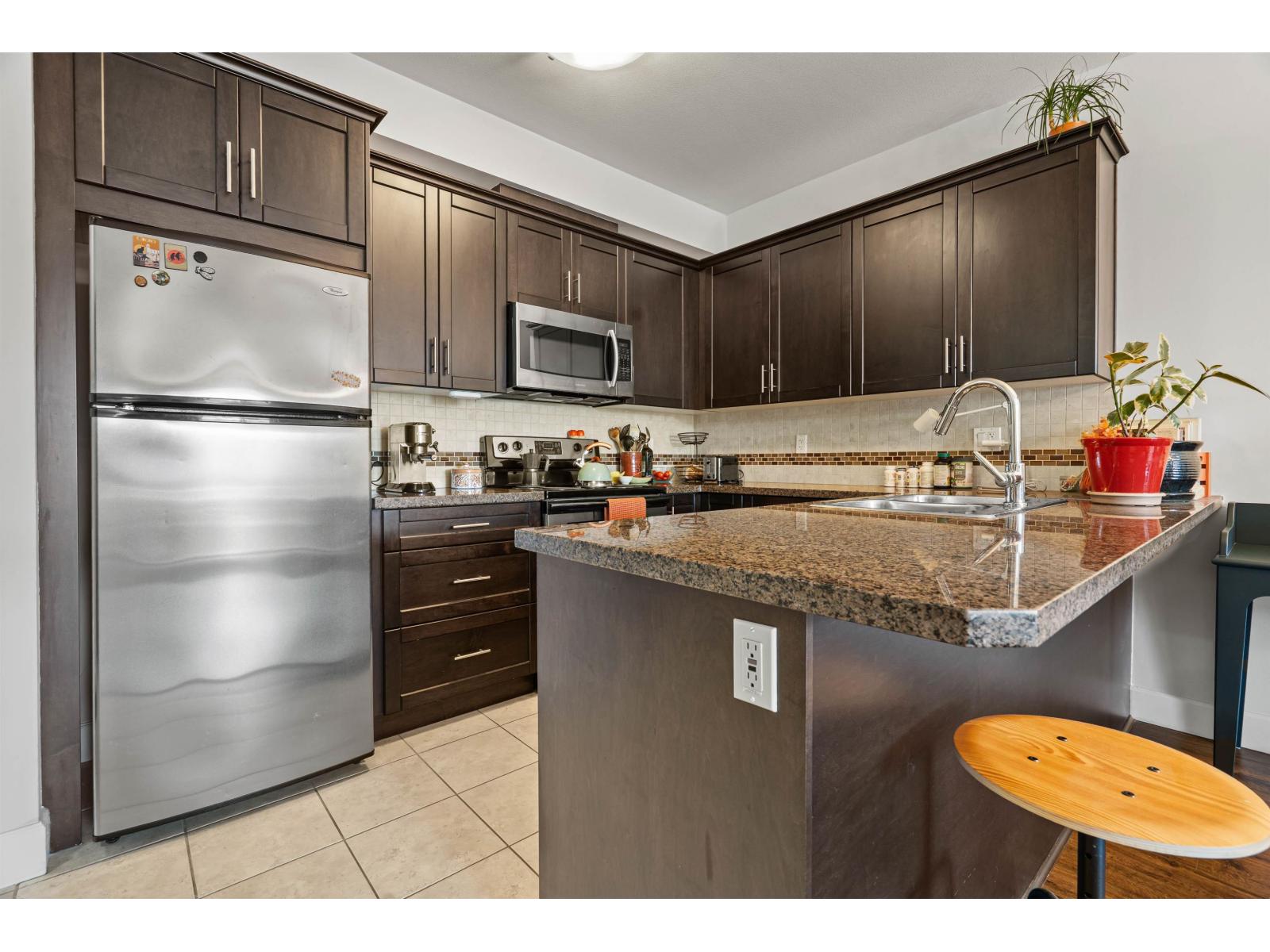 216 46262 FIRST AVENUE|Chilliwack Proper East