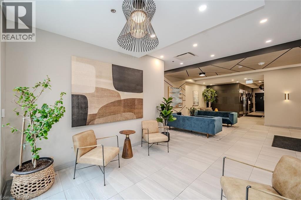 60 CHARLES Street W Unit# 1902