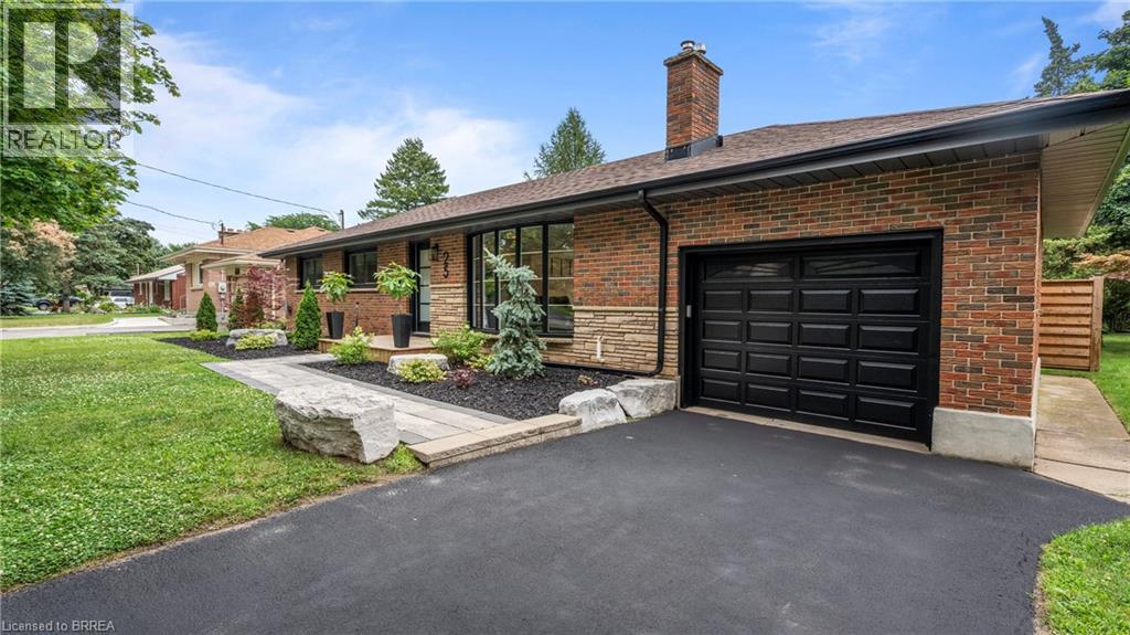 25 SENECA Crescent
