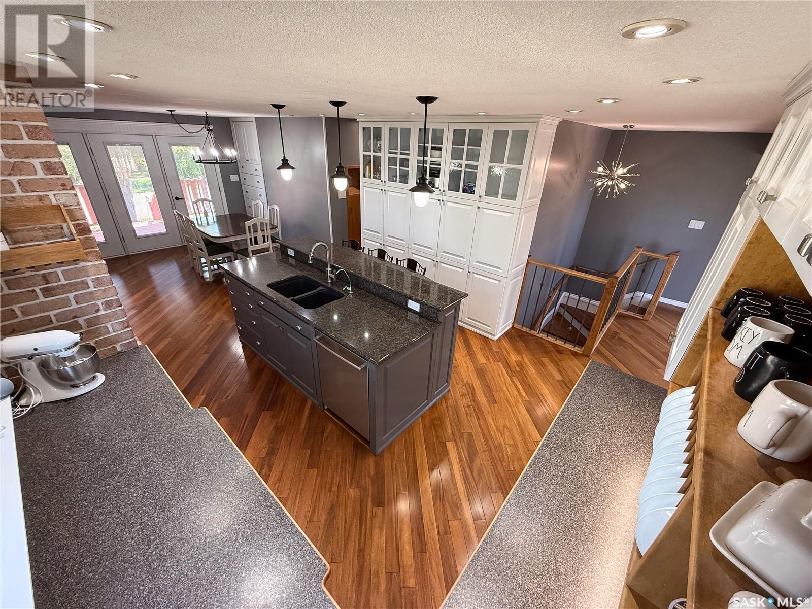 117 2nd STREET W