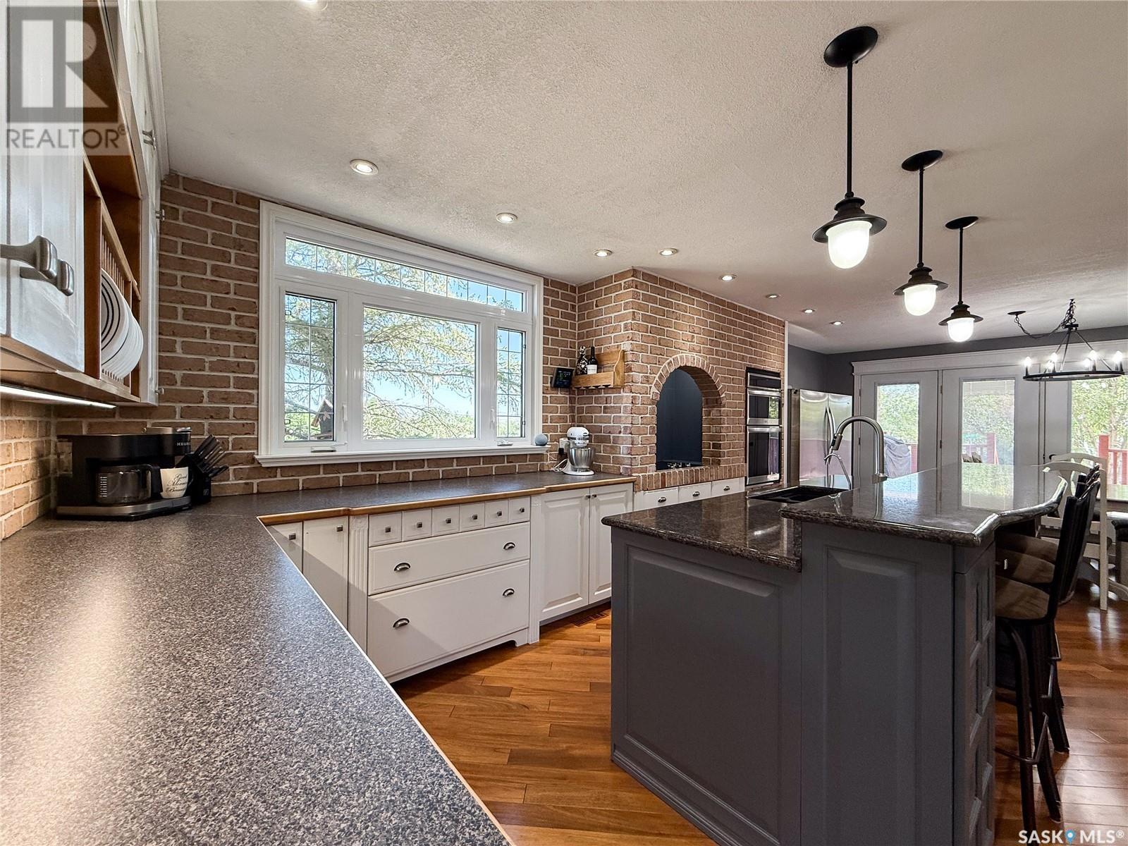 117 2nd STREET W