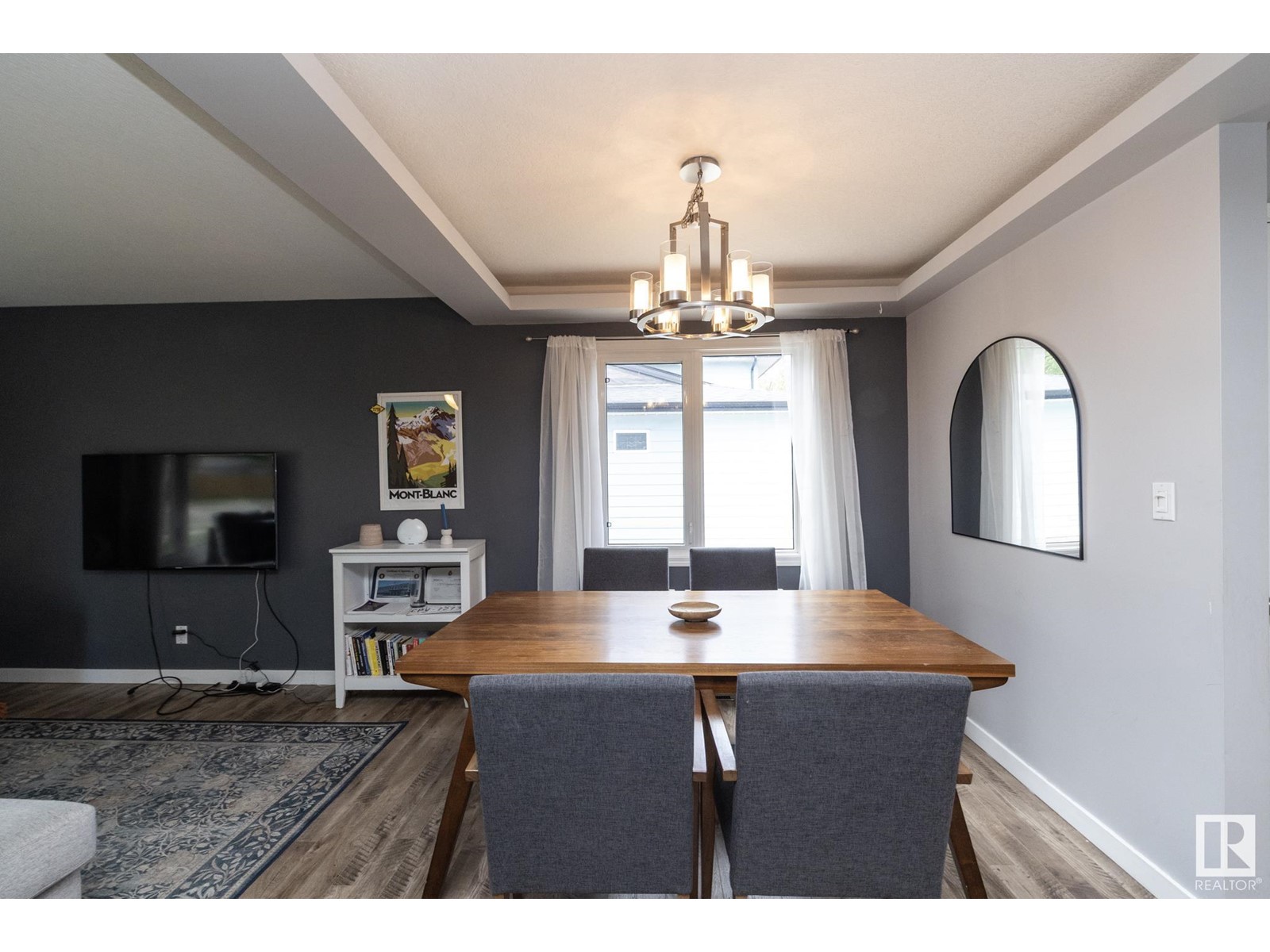 40 BURNHAM AV