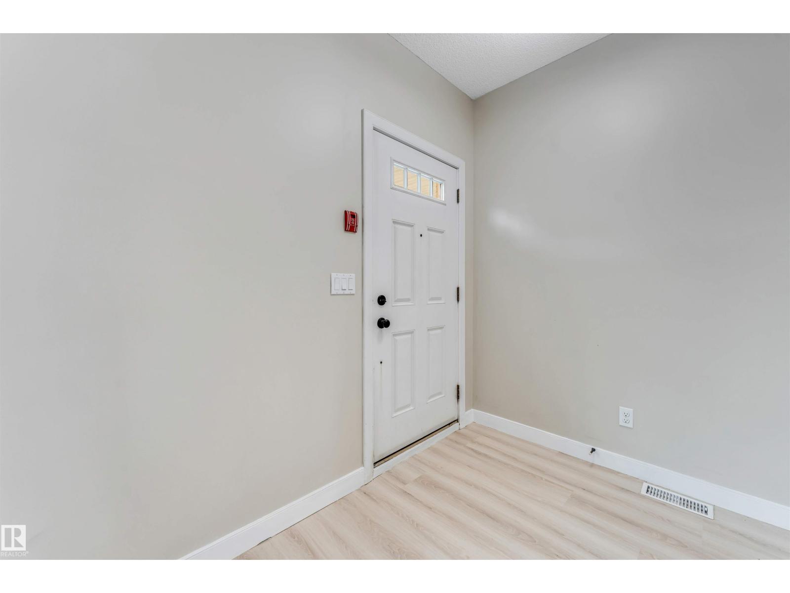 #27 13825 155 AV NW