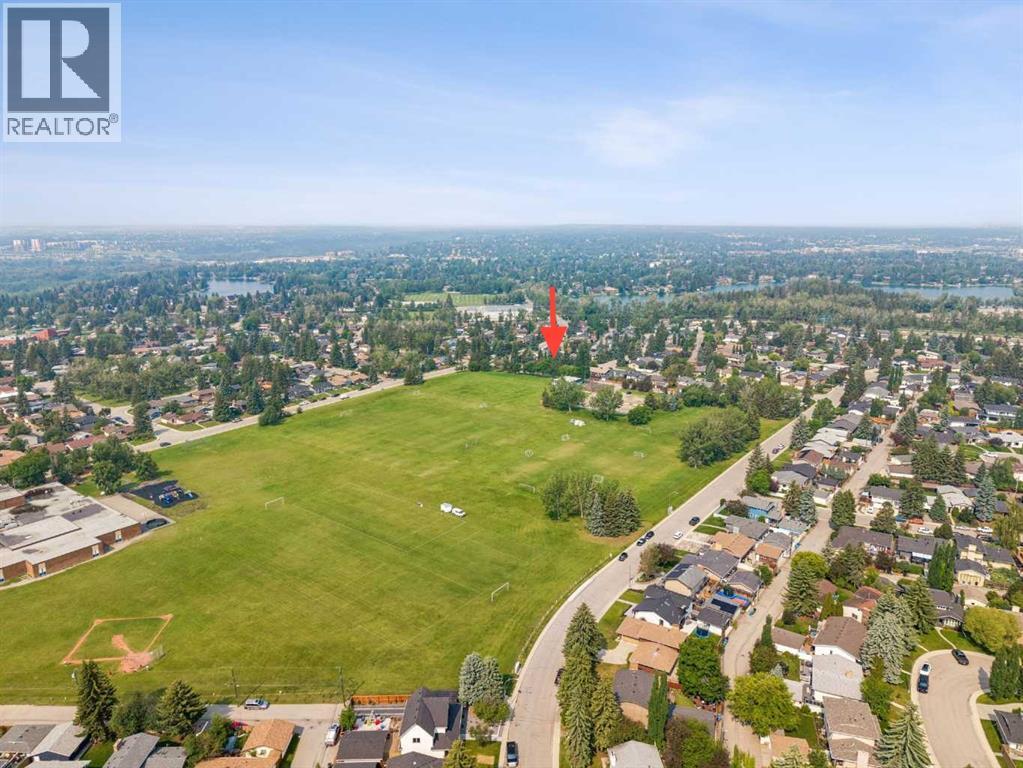 856 Lake Twintree Crescent SE
