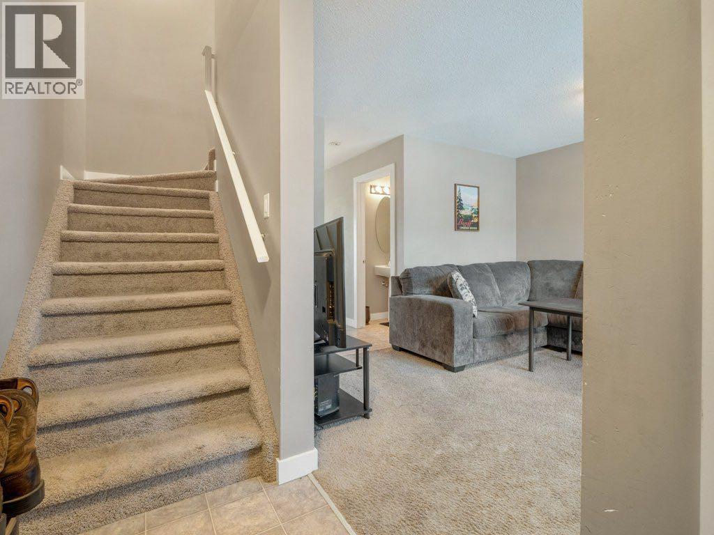 2, 221 Silkstone Road W