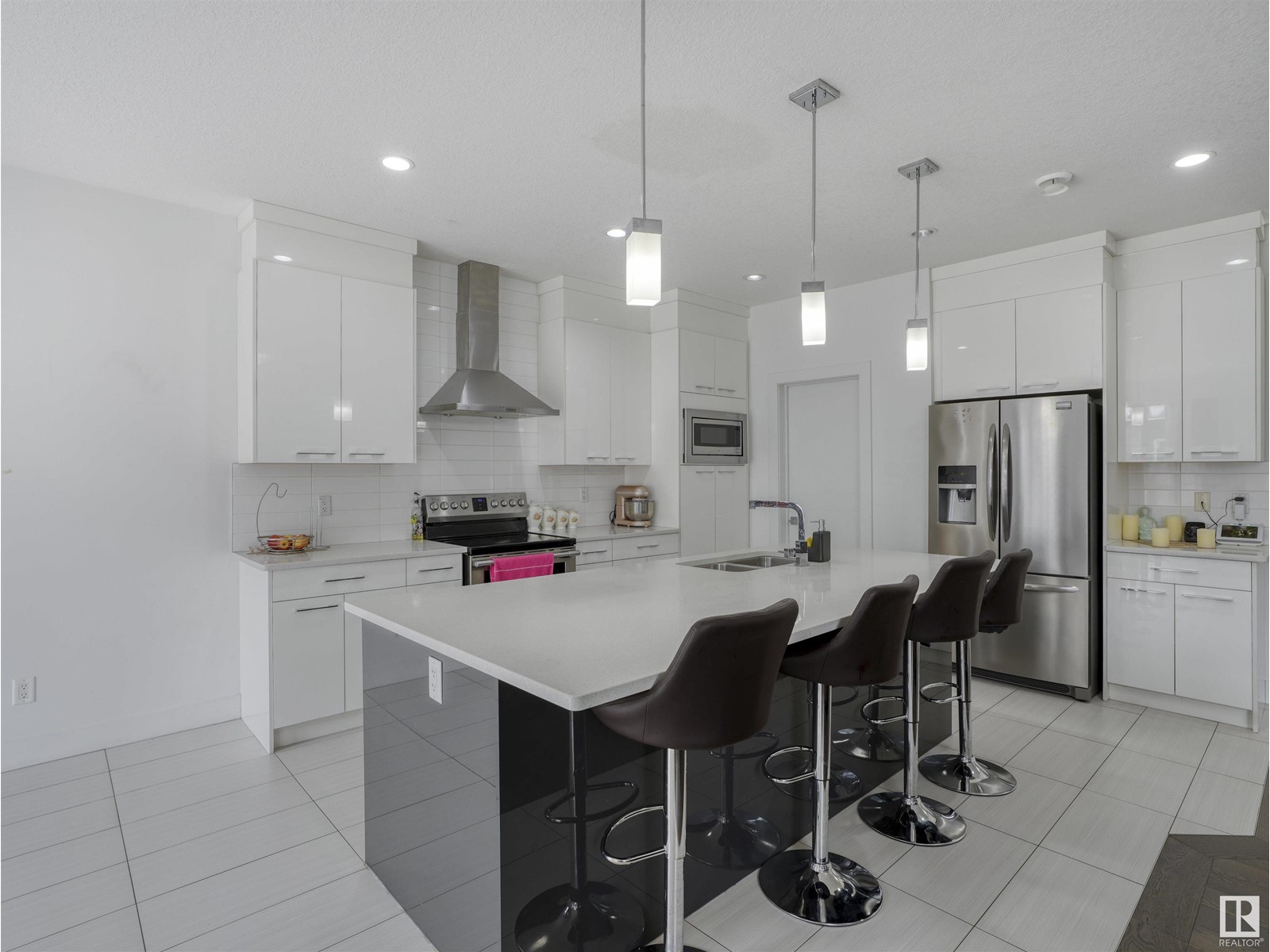 272 Fraser WY NW