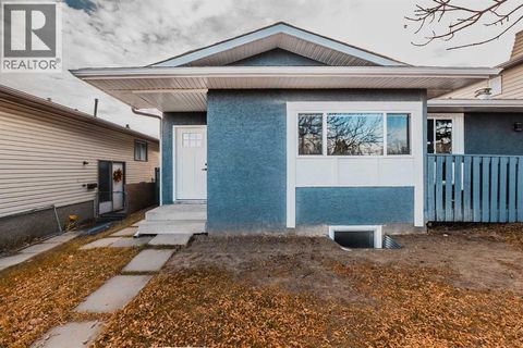 8428 Berkley Road NW Calgary AB T3K1B4