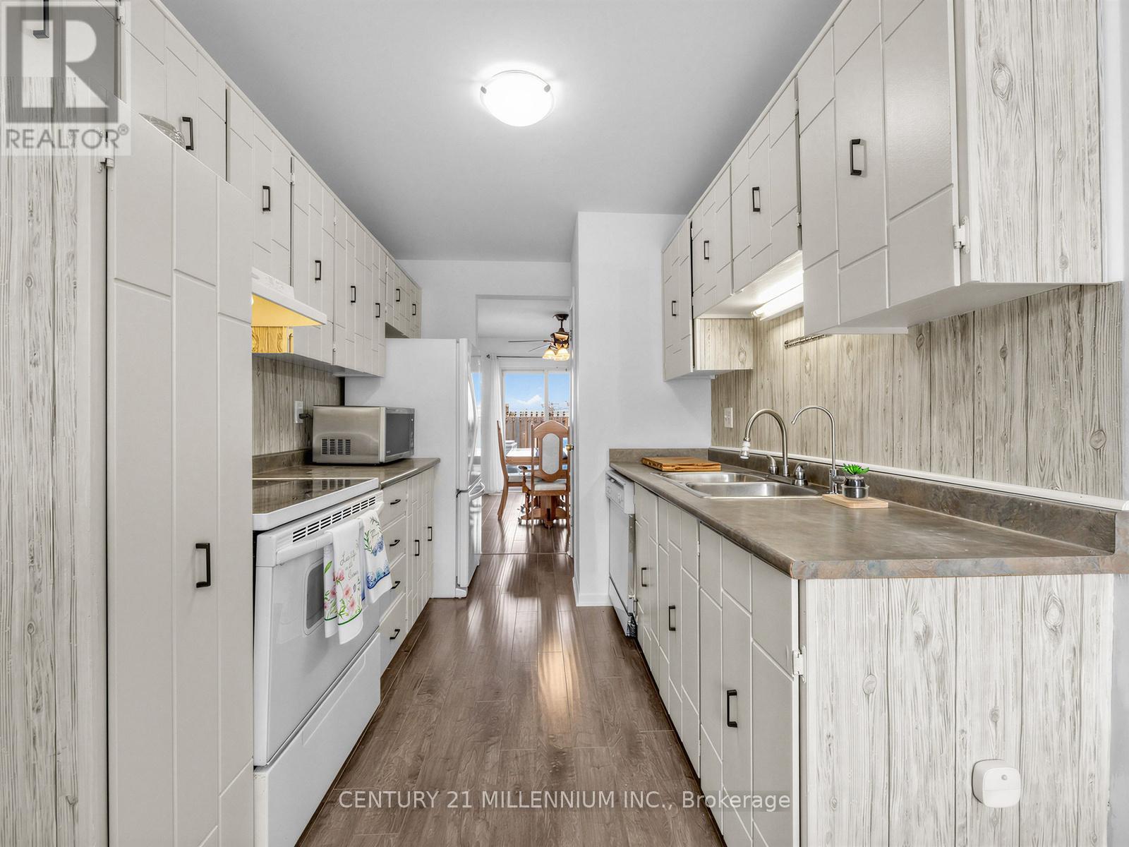 52 - 1020 CENTRAL PARK DRIVE W