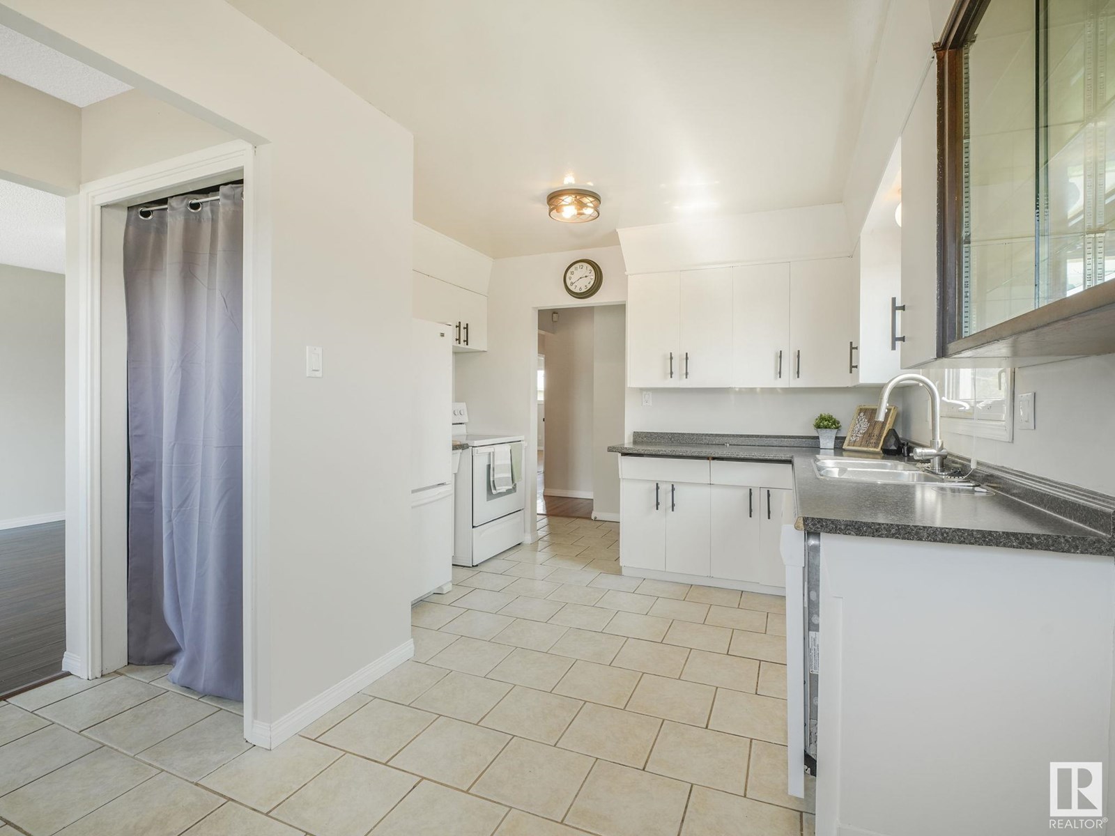 13231 82 ST NW