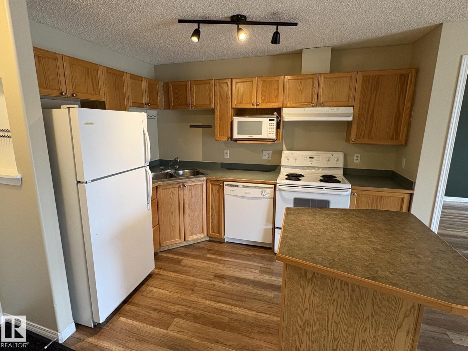 #138 9525 162 AV NW