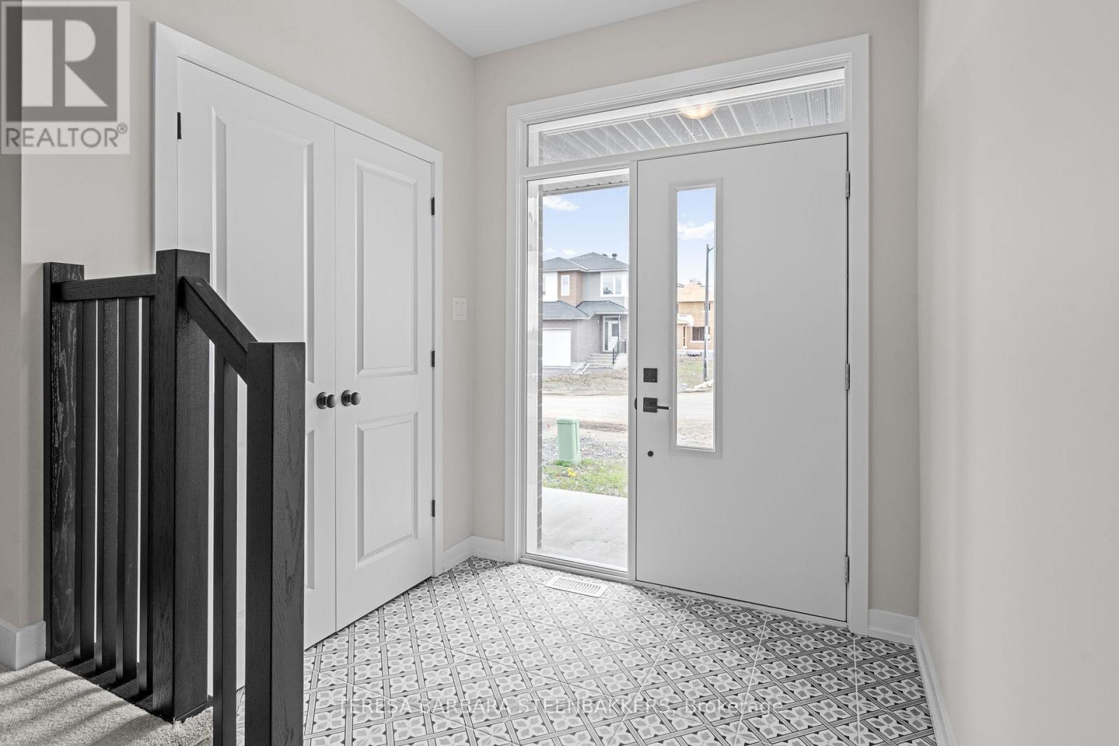 747 KENNY GORDON AVENUE W