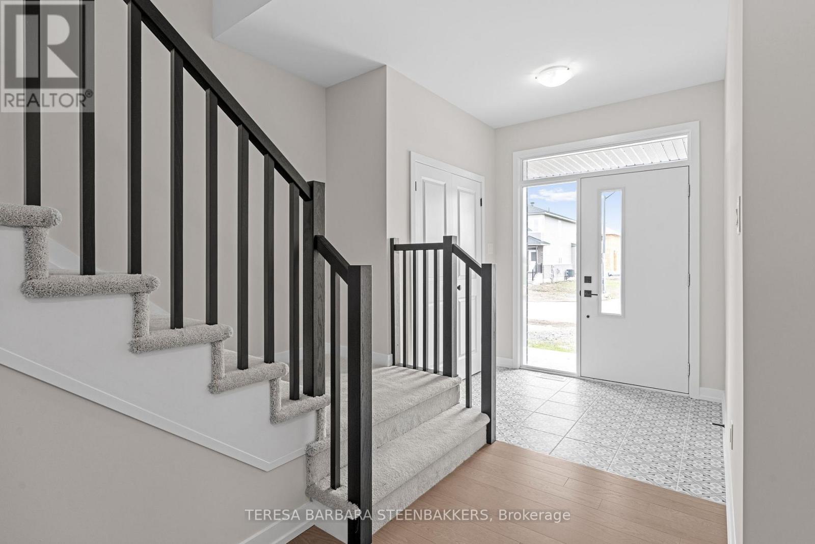 747 KENNY GORDON AVENUE W