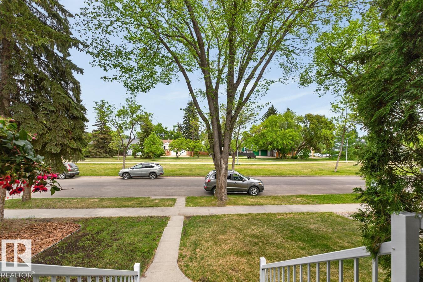 9815 68 AV NW